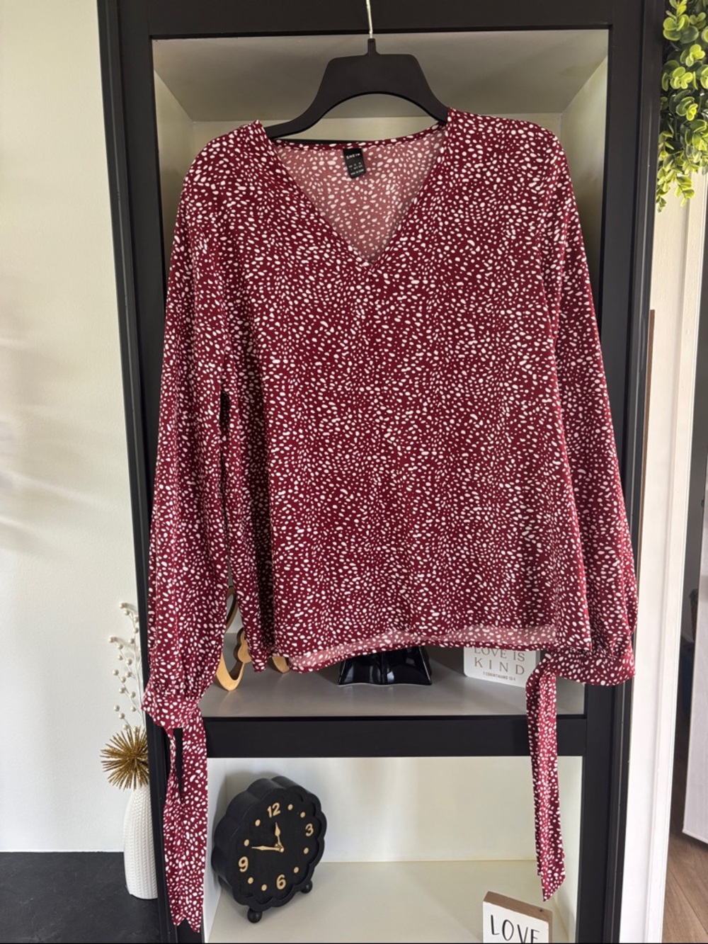 SHEIN Burgundy White Speckle V-Neck Tie-Sleeve Blouse